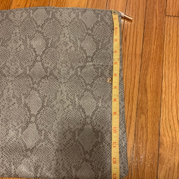 Clutch - Picture 5 of 9